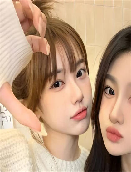 机甲少女象征隐喻解析：符号意义与深层寓意探讨